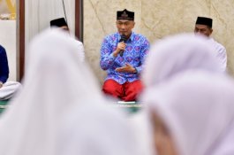 Pengukuhan Pengurus Majelis Taklim dan Pemuda - Remaja Masjid Aisyah Dihadiri Penjabat Gubernur 