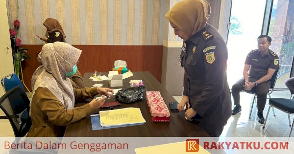 Kejari Parepare Gandeng RSUD Andi Makkasau Lakukan Tes Urine 70 Pegawai