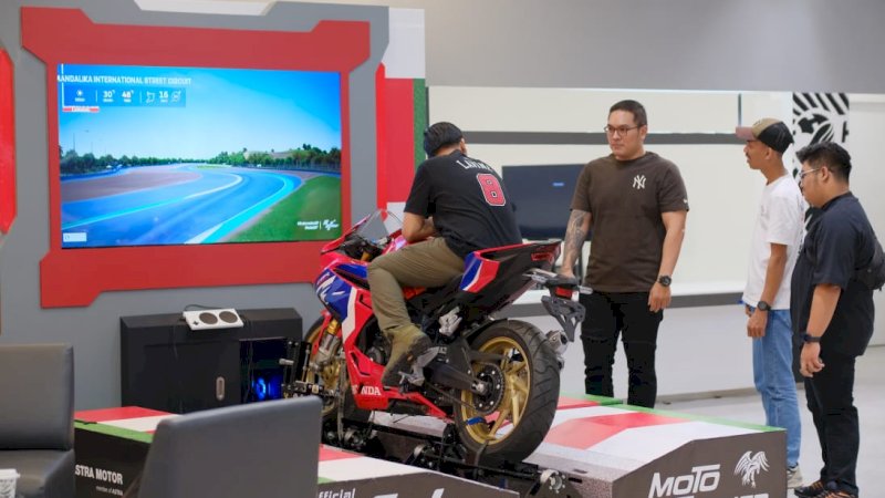 Astra Motor Expeeience hadir di TSM pengunjung bisa melihat dan memilih berbagai motor honda yang di pajang juga bisa menikmati kopi teori 