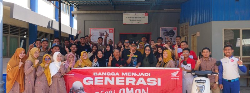 Tumbuhkan Generasi #Cari_Aman kepada Pelajar di Makassar