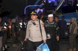 Berikan Rasa Aman dan Nyaman Kepulangan Jamaah Haji, Polres Wajo Lakukan Pengawalan dan Pengamanan