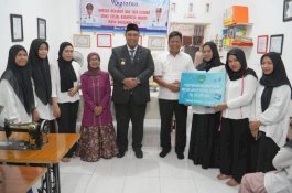 Gelar Kursus Menjahit, Cara Bupati Maros Chaidir Syam Perbaiki Ekonomi Keluarga Tidak Mampu