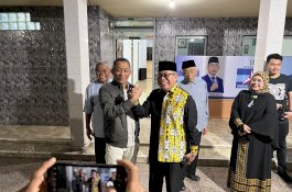 Taufan Pawe Sebut Yusuf Sjamsu Alam Jenderal Lapangan Erat Bersalam