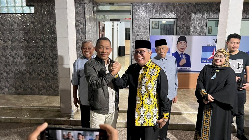 Taufan Pawe Sebut Yusuf Sjamsu Alam Jenderal Lapangan Erat Bersalam