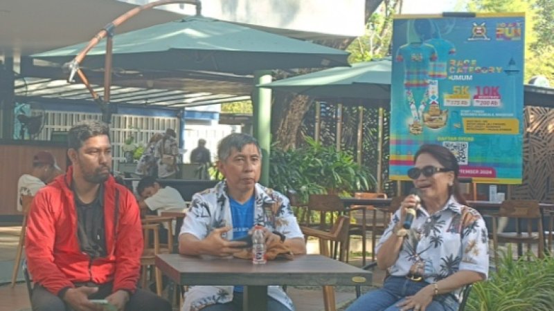 press conference Notary Run Sulsel 2024 Ketua panitia Anshar Amal , Ketua INI Sulsel Andi Sengngeng Pulaweng Salahuddin (Paula)