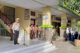 Operasi Patuh Pallawa 2024: Kanit Turjawali Polres Barru Sosialisasi di SMPN 1 Barru