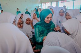 Plt. Ketua TP PKK Barru Kampanyekan Pencegahan Stunting dan Aksi Bergizi di SMAN 1 Barru