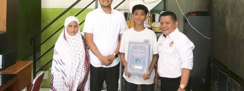 Andi Seto Asapa Tebus Ijazah Warga Ballaparang   