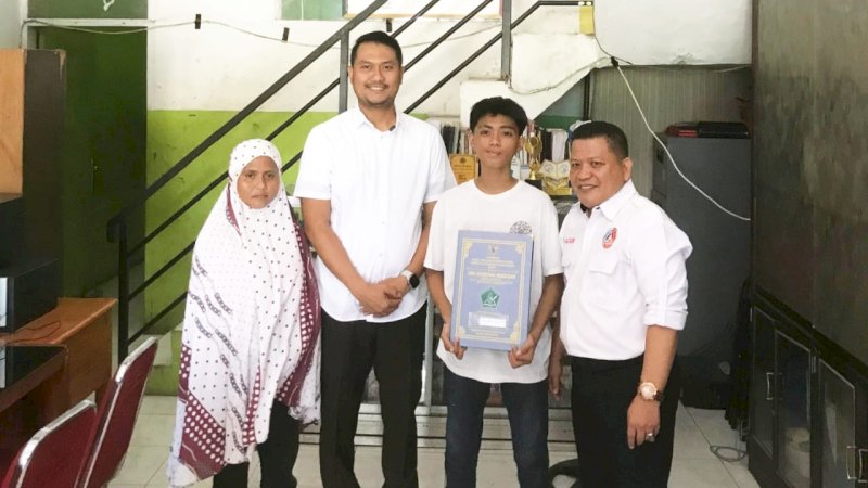 Andi Seto Asapa Tebus Ijazah Warga Ballaparang   