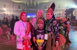 Penjabat Ketua PKK Sulsel Ninuk Zudan Hadiri Peringatan Hari Anak Nasional di Papua