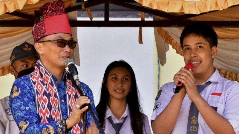 Disambut Gembira di SMAN 5 Tator, Pj Gubernur Sulsel Beri Bimbel Gratis Masuk Perguruan Tinggi dan Beasiswa Doktoral untuk Guru