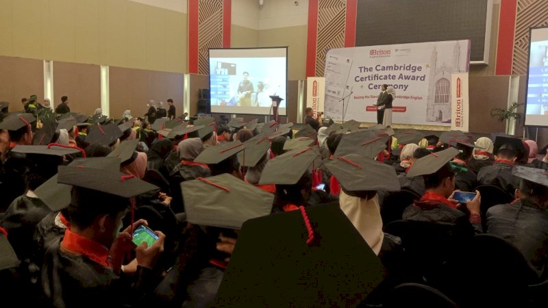 Ratusan peserta didik Briton English Education di Wisuda, Claro hotel.,minggu(28/7)