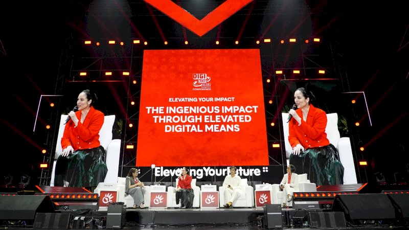 Actress & Ambassador UNDP Indonesia, Chelsea Islan (dua dari kiri); Content Creator Jerhemy Owen (dua dari kanan); dan Founder & CEO of Pable Aryenda Atma (paling kanan) saat menjadi narasumber Elevating Your Impact di Tennis Indoor Senayan, Sabtu (27/7).