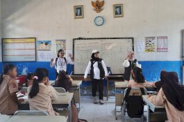 Kalla Translog Hadirkan Fun Learning, Mini MCU Hingga Resmikan Pembangunan Pondok Baca dan Pustaka Pesisir di Pulau Bonetambu