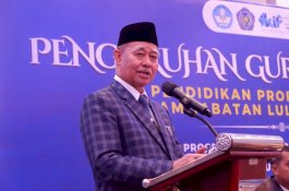 Rektor Unismuh Kukuhkan 441 Alumni PPG Jadi Guru Profesional