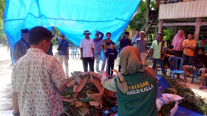 LAz Hadji Kalla serahkan Indukkan Kambing Varietas unggul kepada peternak