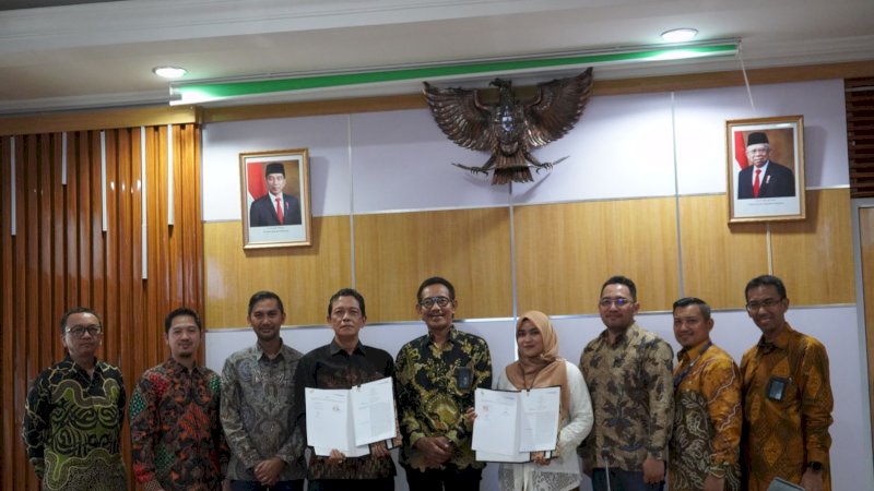 Foto bersama jajaran manajemen PT PLN Unit Induk Distribusi Sulawesi Selatan, Sulawesi Tenggara, dan Sulawesi Barat dengan PT Masmindo Dwi Area.