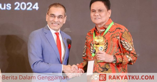 Bupati Barru Raih Penghargaan UHC Awards 2024 untuk Ketiga Kalinya