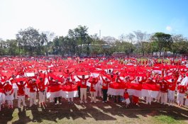 Ribuan Warga Barru Padati Lapangan, Semarakkan HUT RI ke-79 dengan Senam Massal