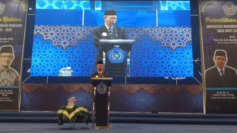 Mantan Rektor Unismuh Makassar Prof Ambo Asse memberikan sambutan saat sertijab