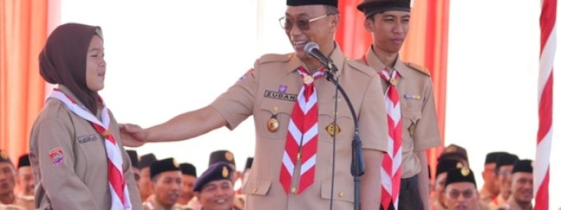 Pimpin Upacara Hari Besar Pramuka, Pj Gubernur Sulsel Serahkan Penghargaan untuk Tokoh yang Berjasa
