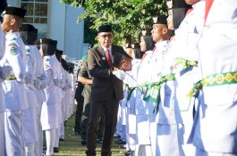 Akbar Ali Kukuhkan Paskibra, Sebut Pelatihan Paskibra di Parepare Lebih Keras dari IKN