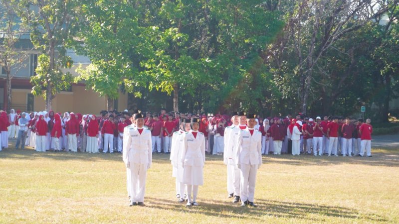 Upacara peringatan HUT RI ke-79 di Sekolah Islam Athirah 