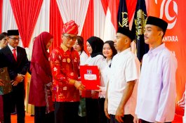 Momentum Pemberian Remisi HUT ke-79, PJ. Gubernur Sulsel Motivasi WBP untuk Terus Berkelakuan Baik