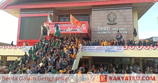 Ratusan Mahasiswa Merangsek Masuk ke Pelataran Gedung DPRD Sulsel, Tolak Revisi UU Pilkada