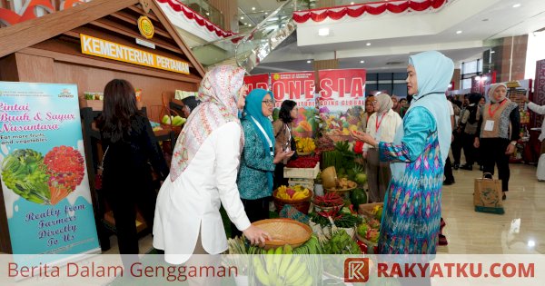 Momen Penjabat Ketua PKK Ninuk Triyanti Zudan Dampingi Ibu Negara Iriana Joko Widodo