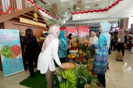 Momen Penjabat Ketua PKK Ninuk Triyanti Zudan Dampingi Ibu Negara Iriana Joko Widodo