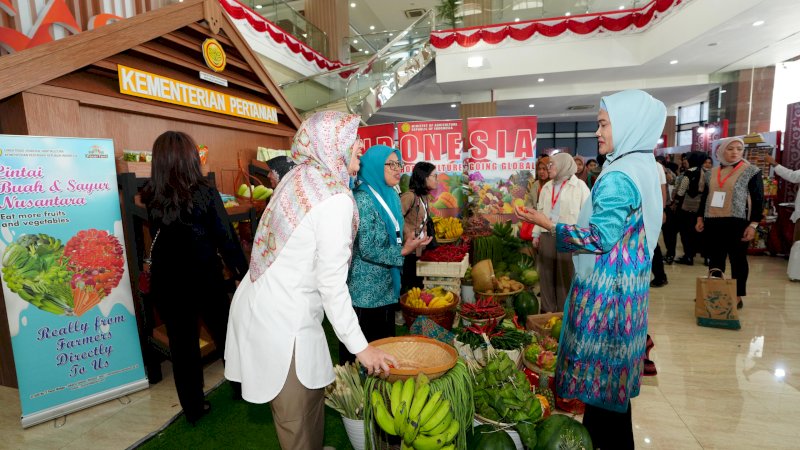 Momen Penjabat Ketua PKK Ninuk Triyanti Zudan Dampingi Ibu Negara Iriana Joko Widodo