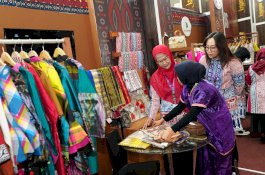 Dekranasda Pamerkan Produk Kerajinan Unggulan Sulsel di Pameran Kriyanusa