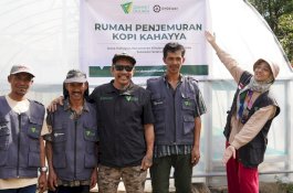 Chiki Fawzi dan Daeng Uki Apresiasi Dompet Dhuafa Sulsel dalam Pemberdayaan Kopi di Desa Kahayya, Bulukumba
