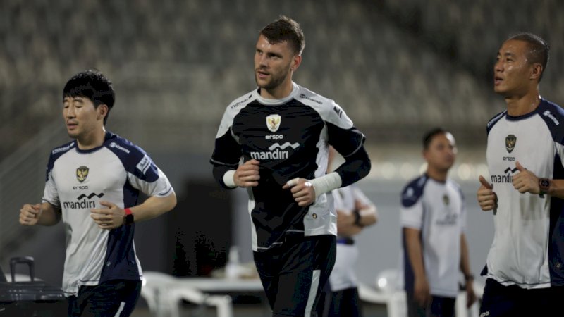 Penjaga gawang Timnas Indonesia, Maarten Vincent Paes (tengah)  (Foto: PSSI)