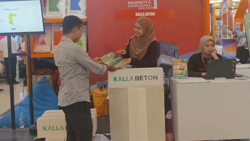 Berbagai produk yang ditampilkan dalam booth Kalla Beton pada Property & Building Material Expo 2024 yang digelar selama 28 Agustus - 1 September 2024 di Trans Studio Mal (TSM).