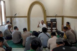 Personil Polsek Bontoala Gelar Binrohtal untuk Tingkatkan Keimanan dan Ketakwaan