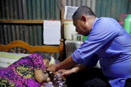 Dapat Kabar Nenek Sebatang Kara Sakit, Pj Wali Kota Tunjukkan Empati