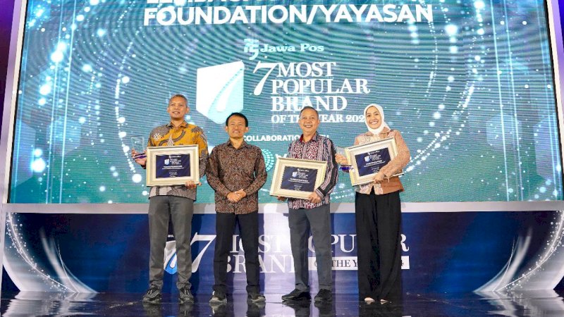 Yayasan Hadji Kalla meraih penghargaan Jawa Pos 7 Most Popular Brand of The Year 2024