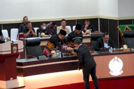Sekprov Dapat Ucapan Selamat Ulang Tahun Saat Paripurna DPRD Sulsel