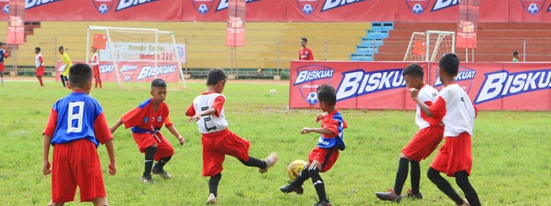 Biskuat Berkolaborasi dengan Manchester United, Kembangkan Potensi dan Bentuk Karakter Anaka