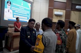 Pj Wali Kota Parepare Serahkan Insentif ke Ribuan Tokoh Masyarakat