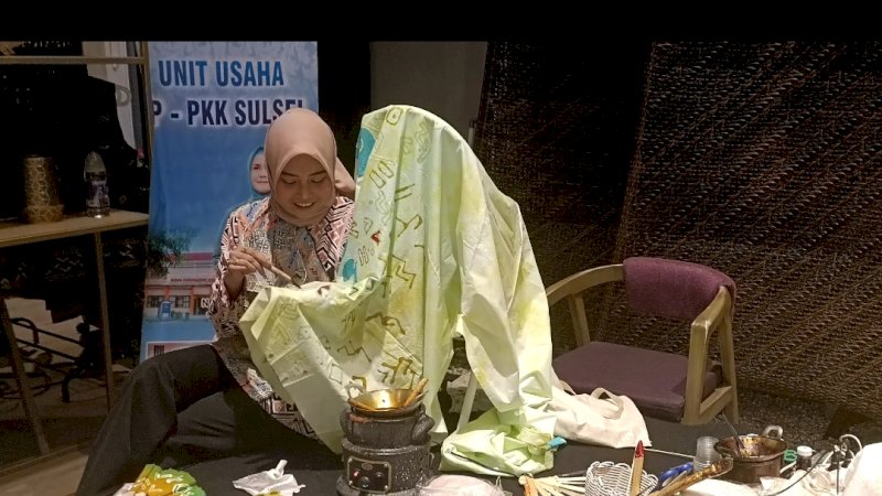 Merayakan Hari Batik Nasional, Mercure Nexa Pettarani mengajak masyarakat membatik