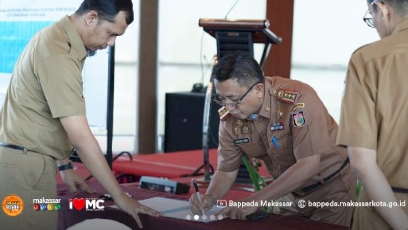 Asisten I Bidang Pemerintahan Makassar, Andi Muh Yasir saat membuka Rapat Koordinasi Pelaksanaan Sinergitas dan Harmonisasi Perencanaan Pembangunan Daerah Bidang Pembangunan Manusia, membahas pelaksanaan konvergensi Aksi 3 “Rembuk Stunting” Kota Makassar Tahun 2024.