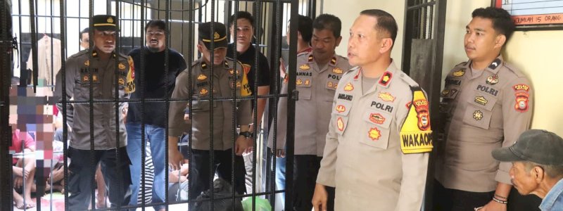 Wakapolres Wajo Periksa Kondisi Ruangan Tahanan