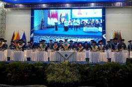 Unismuh Makassar Wisuda 1.227 Lulusan,  Wakil Ketua Majelis Diktilitbang Muhammadiyah Tekankan Akreditasi