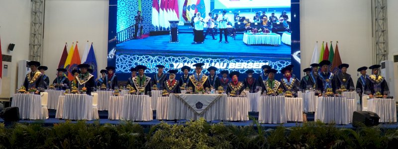 Unismuh Makassar Wisuda 1.227 Lulusan,  Wakil Ketua Majelis Diktilitbang Muhammadiyah Tekankan Akreditasi