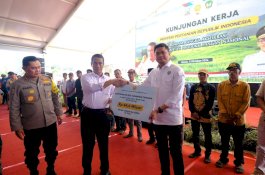 Gowa Dapat Bantuan Alat Pertanian Senilai Rp65 Miliar