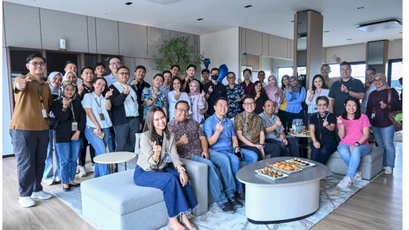 Direksi FKS Land bersama Dewan Pengurus DPD AREBI Sulawesi Selatan dan rekanan perbankan nasional dalam acara housewarming Tallasa City Lounge, yang sudah mulai beroperasi sejak September lalu.