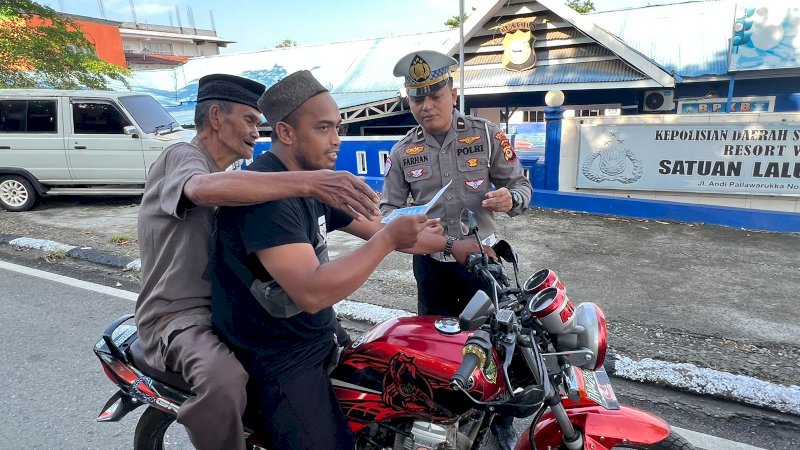 Satlantas Polres Wajo dan Dispenda Sosialisasi Operasi Zebra 2024